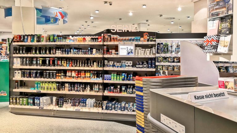 Ein Jahr Männertrennung im Drogeriemarkt: Wie sich dm mit SEINZ verirrt